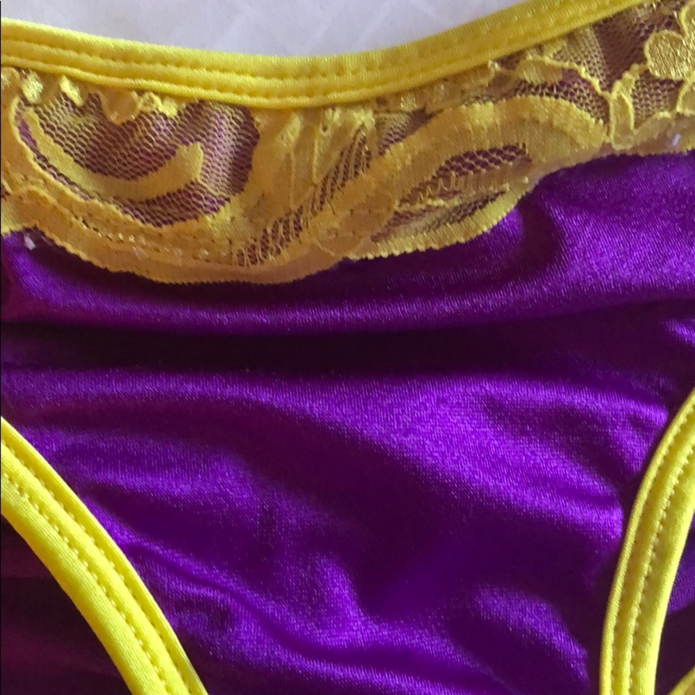 Bikini - Picture 2 of 4